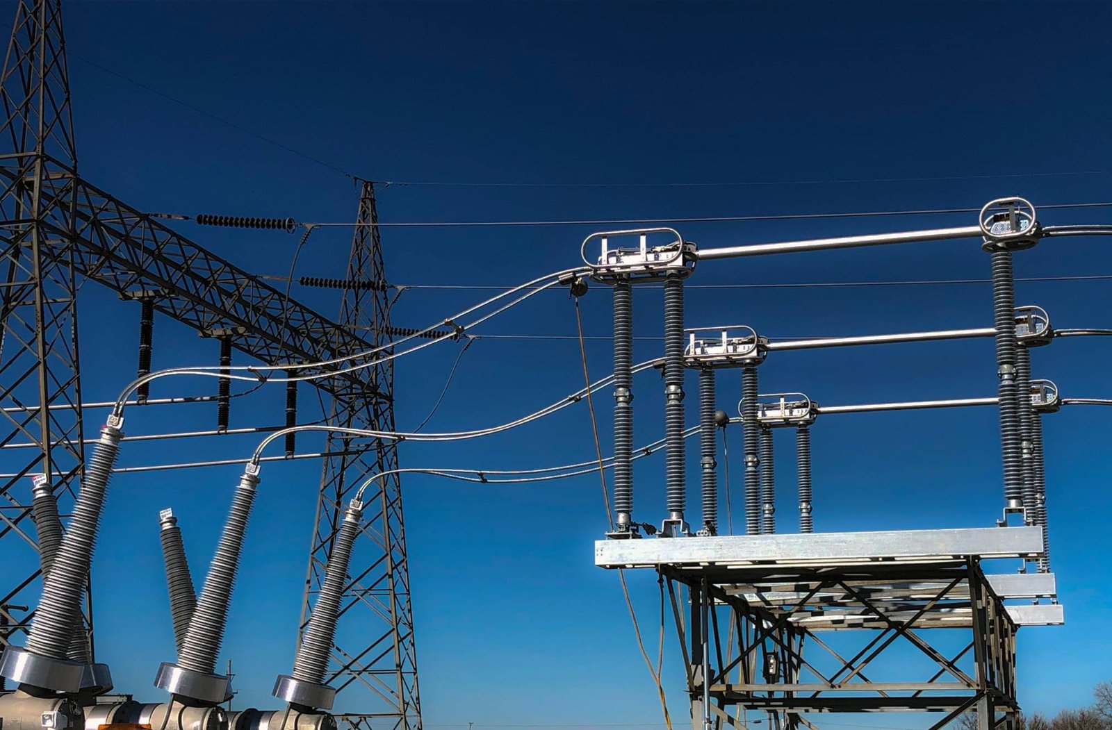 345 kV AVX Vertical Break Disconnect
